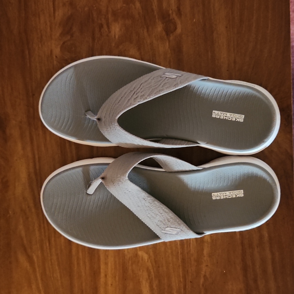 Sketchers go walk sandals
